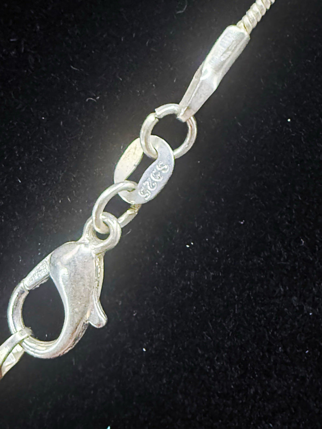 925 Sterling Silver Circle Pendant Love Emblem Chain Neckless.
