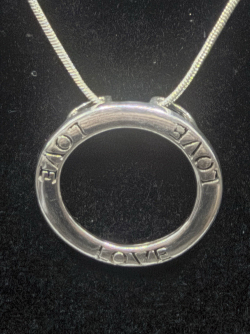 925 Sterling Silver Circle Pendant Love Emblem Chain Neckless.