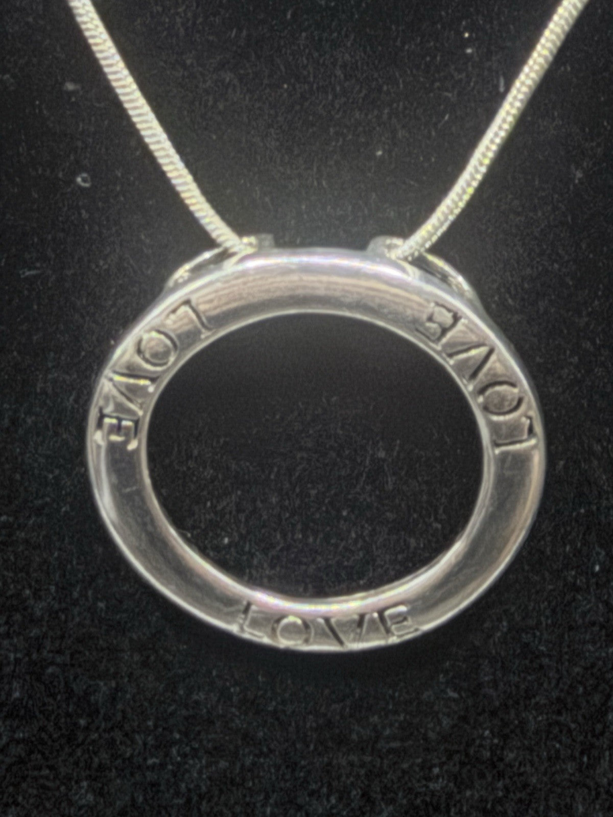 925 Sterling Silver Circle Pendant Love Emblem Chain Neckless.
